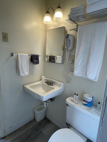 Imagen de la habitación del Hotel Holiday Motel. Foto 9