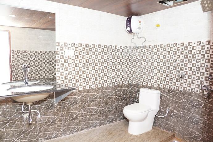 Imagen general del Hotel Holiday N Holiday Beach Resort. Foto 7