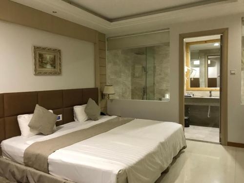 Imagen de la habitación del Hotel Holiday One. Foto 6