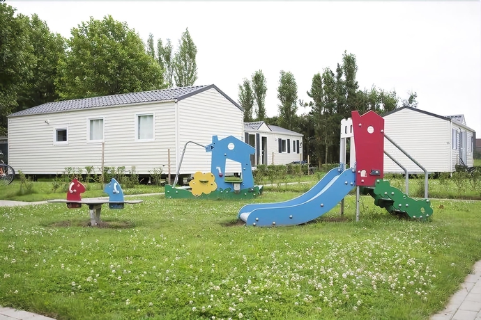 Imagen de los exteriores del Hotel Holiday Park Klein Strand. Foto 18