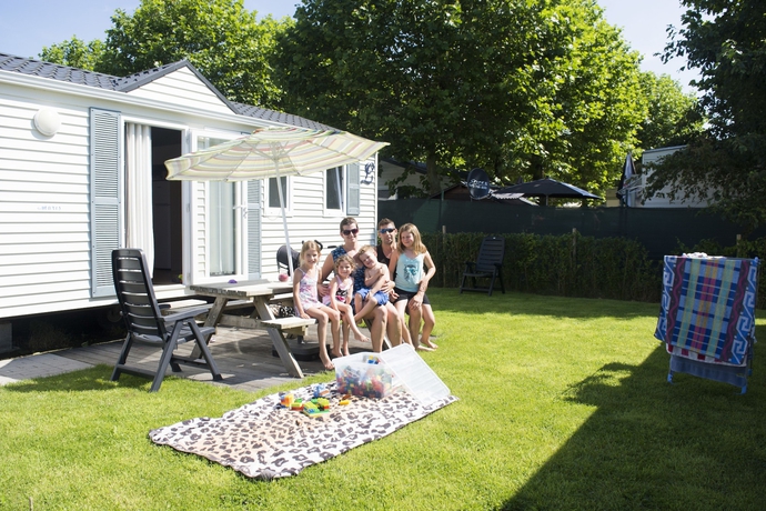 Imagen de los exteriores del Hotel Holiday Park Klein Strand. Foto 19