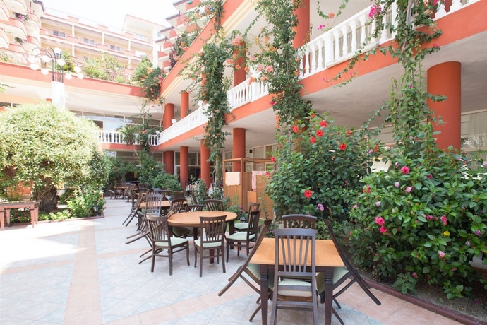 Imagen general del Hotel Holiday Park Resort. Foto 3