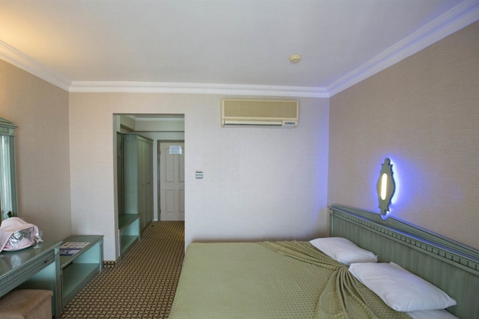 Imagen general del Hotel Holiday Park Resort. Foto 6
