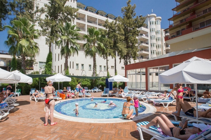 Imagen general del Hotel Holiday Park Resort. Foto 7