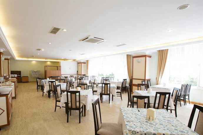 Imagen general del Hotel Holiday Park Resort. Foto 9