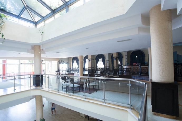 Imagen general del Hotel Holiday Park Resort. Foto 12