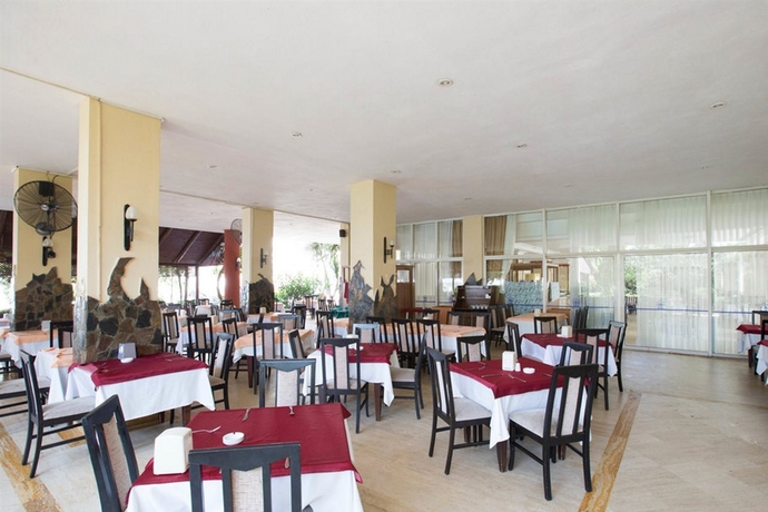Imagen general del Hotel Holiday Park Resort. Foto 15