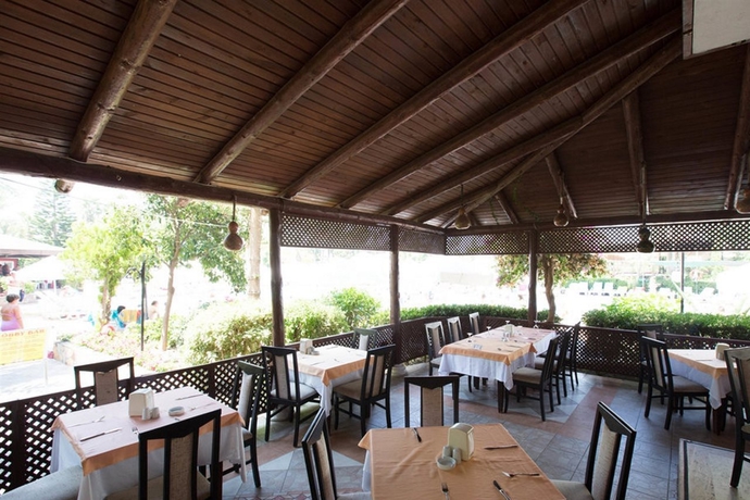 Imagen general del Hotel Holiday Park Resort. Foto 16