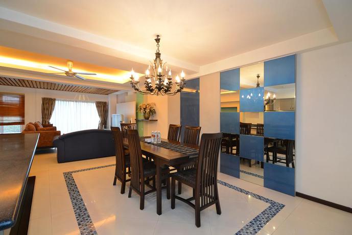 Imagen de los interiores del Hotel Holiday Place. Foto 6