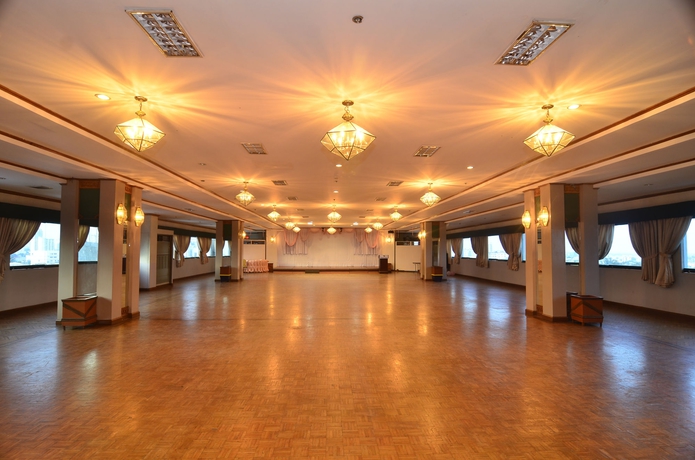 Imagen de los interiores del Hotel Holiday Plaza. Foto 14