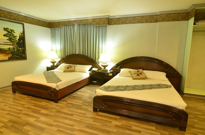 Imagen de la habitación del Hotel Holiday Plaza. Foto 5