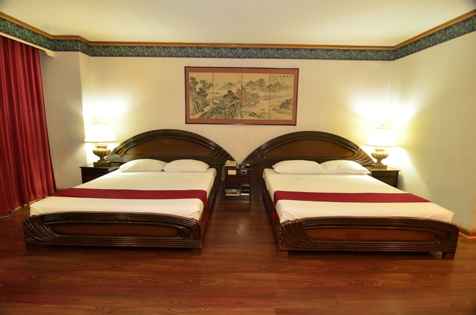 Imagen de la habitación del Hotel Holiday Plaza. Foto 7