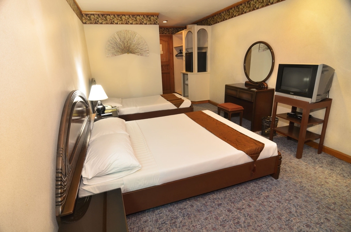 Imagen de la habitación del Hotel Holiday Plaza. Foto 8