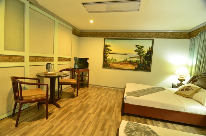 Imagen de la habitación del Hotel Holiday Plaza. Foto 9