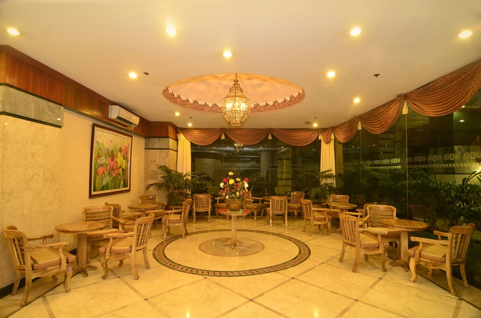 Imagen de los interiores del Hotel Holiday Plaza. Foto 15