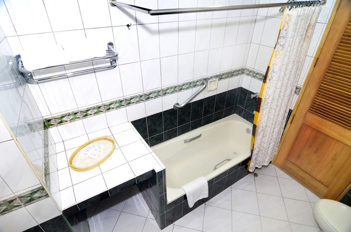 Imagen de la habitación del Hotel Holiday Plaza. Foto 10