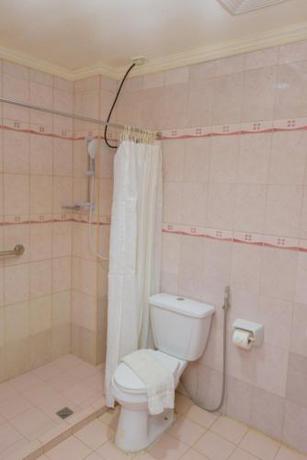 Imagen general del Hotel Holiday Plaza, Laoag. Foto 2