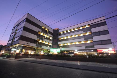 Imagen general del Hotel Holiday Plaza, Laoag. Foto 4