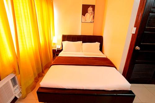 Imagen de la habitación del Hotel Holiday Plaza, Laoag. Foto 8