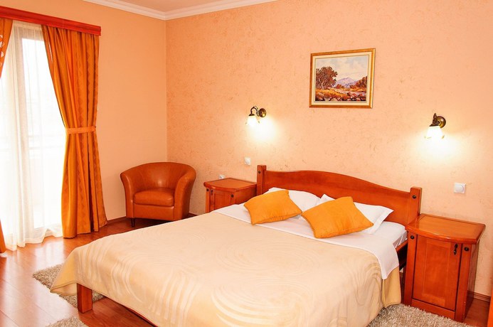 Imagen de la habitación del Hotel Holiday, Podgorica. Foto 15