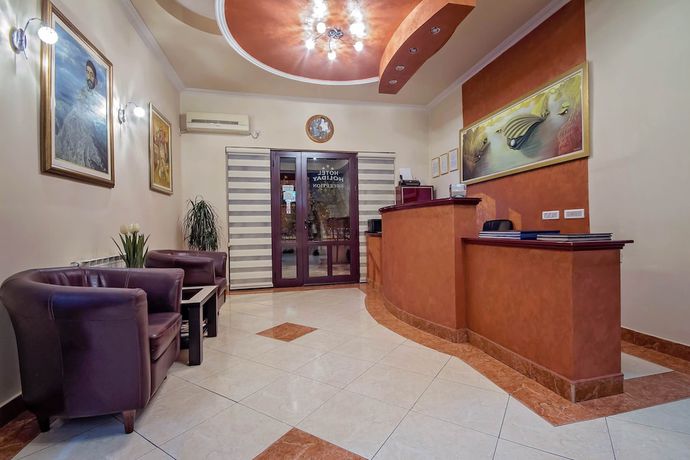 Imagen de los interiores del Hotel Holiday, Podgorica. Foto 20