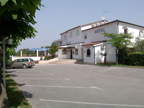 Imagen del bar/restaurante del Hotel Holiday, Porec. Foto 7