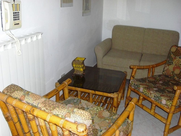 Imagen de los interiores del Hotel Holiday Residence. Foto 12