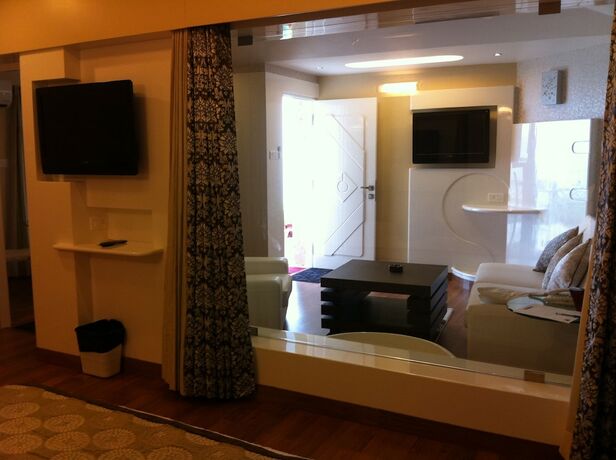 Imagen general del Hotel Holiday Resort. Foto 2