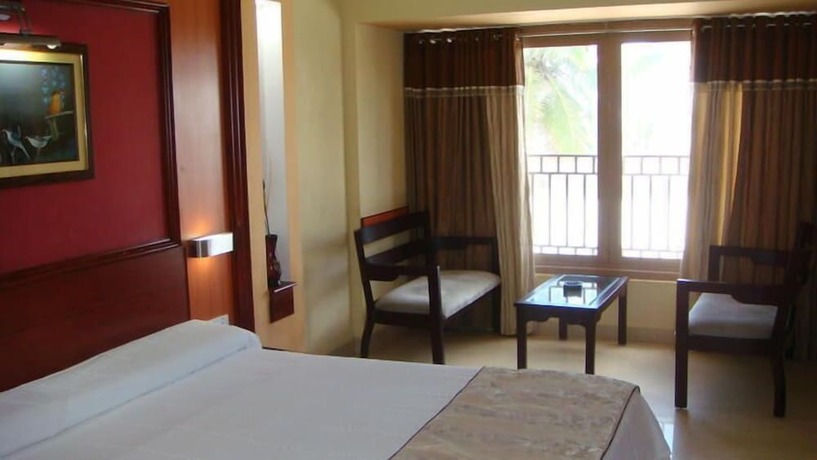 Imagen general del Hotel Holiday Resort. Foto 5