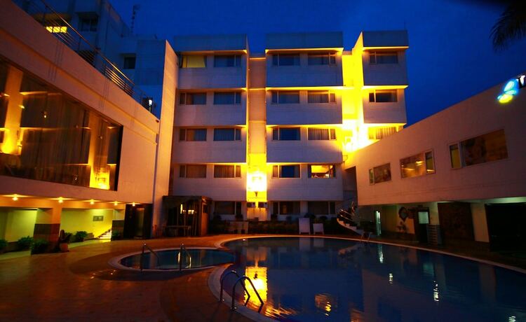 Imagen general del Hotel Holiday Resort. Foto 7