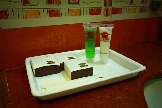 Imagen de la habitación del Hotel Holiday Resort. Foto 19