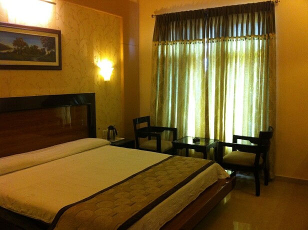 Imagen de la habitación del Hotel Holiday Resort. Foto 21