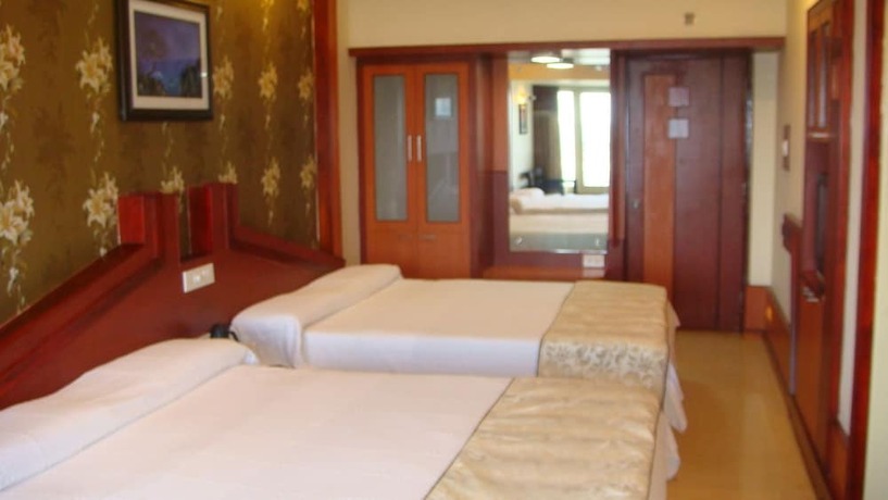 Imagen de la habitación del Hotel Holiday Resort. Foto 24
