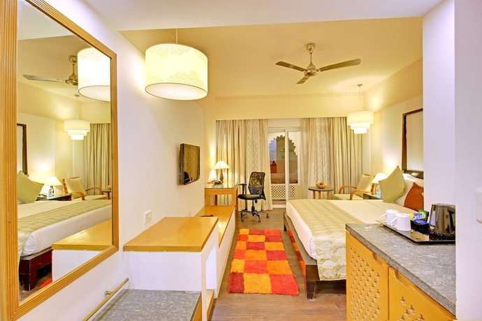 Imagen de la habitación del Hotel Holiday Resort and Spa A Unit of S Poddar Group. Foto 9