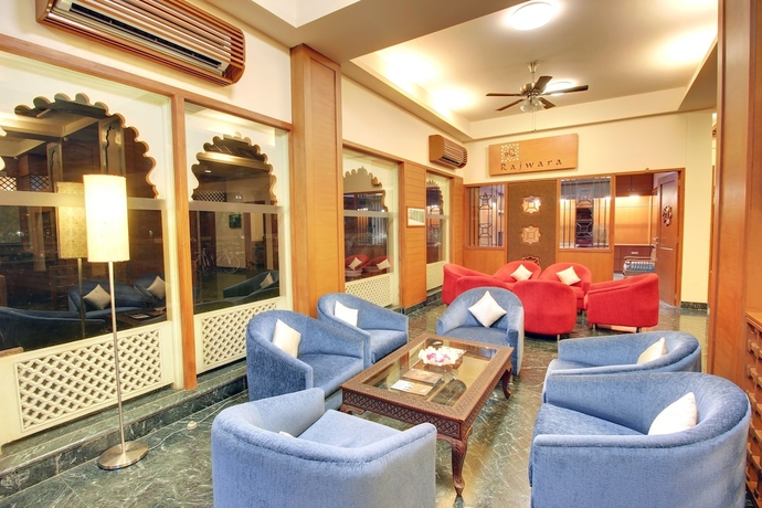 Imagen del bar/restaurante del Hotel Holiday Resort and Spa A Unit of S Poddar Group. Foto 2
