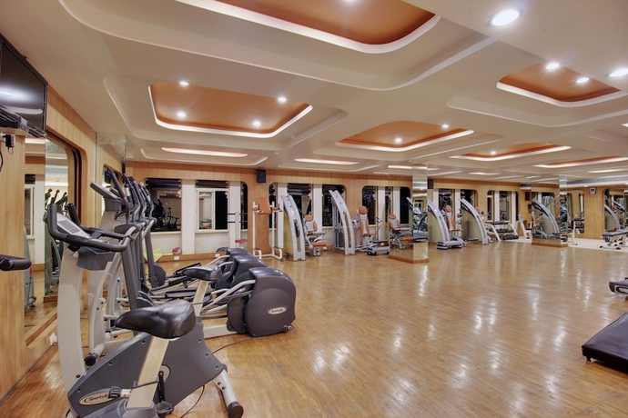 Imagen de los interiores del Hotel Holiday Resort and Spa A Unit of S Poddar Group. Foto 16