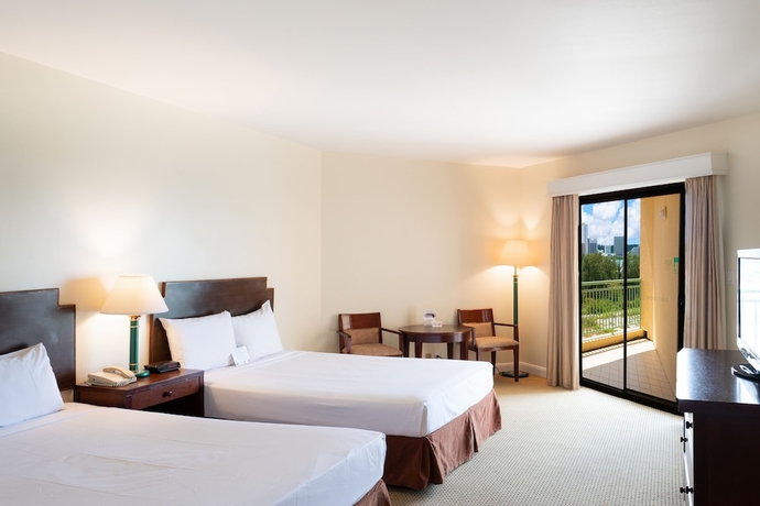 Imagen de la habitación del Hotel Holiday Resort and Spa Guam. Foto 7