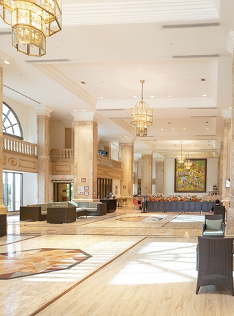 Imagen del bar/restaurante del Hotel Holiday Resort and Spa Guam. Foto 2