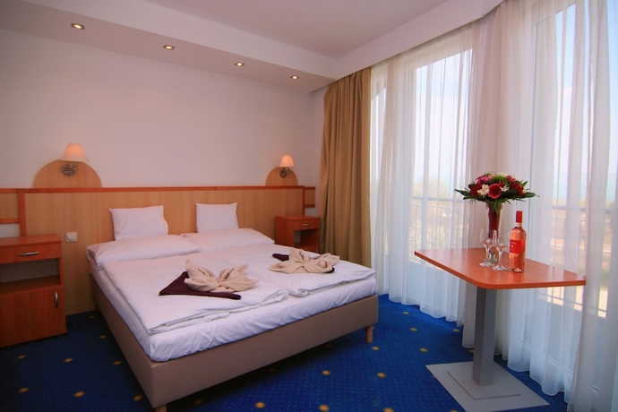 Imagen de la habitación del Hotel Holiday Resorts. Foto 7