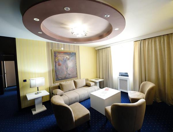 Imagen de los interiores del Hotel Holiday, Sarajevo. Foto 12