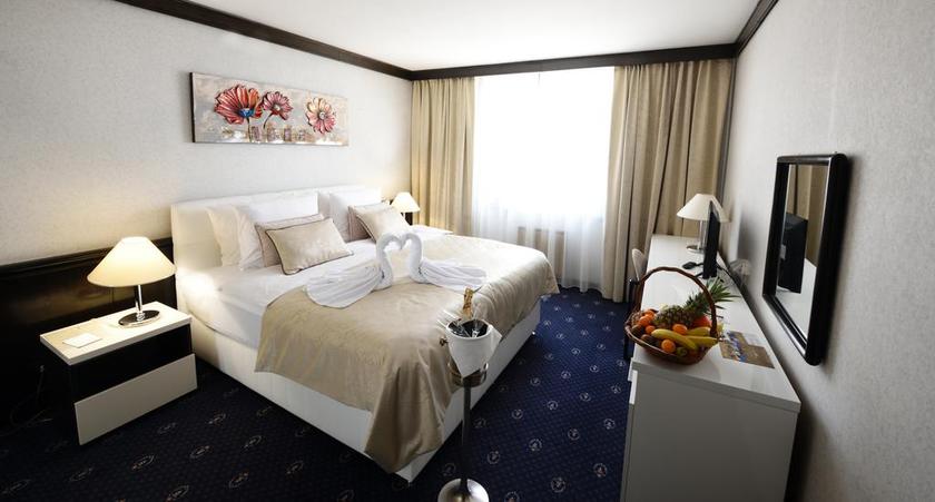 Imagen de la habitación del Hotel Holiday, Sarajevo. Foto 6