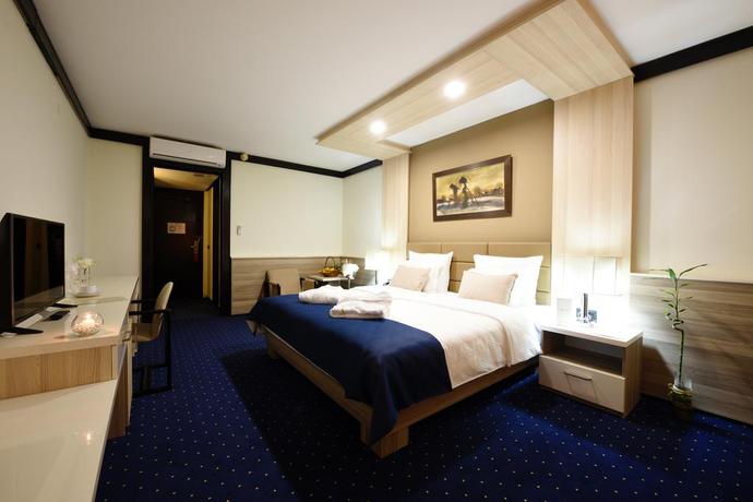 Imagen de la habitación del Hotel Holiday, Sarajevo. Foto 7