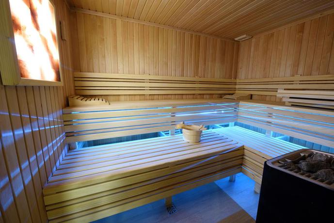 Imagen de los interiores del Hotel Holiday, Sarajevo. Foto 15