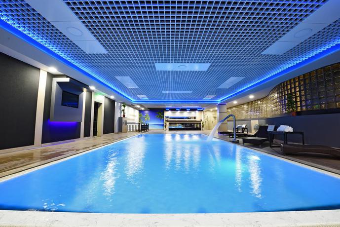 Imagen de la piscina del Hotel Holiday, Sarajevo. Foto 19