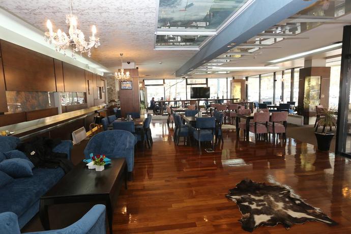 Imagen del bar/restaurante del Hotel Holiday, Sarajevo. Foto 4