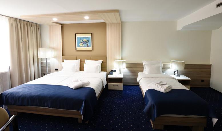 Imagen de la habitación del Hotel Holiday, Sarajevo. Foto 9