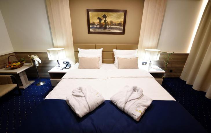 Imagen de la habitación del Hotel Holiday, Sarajevo. Foto 11