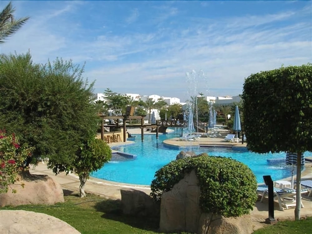 Imagen de la piscina del Hotel Holiday Service College and Diving. Foto 14