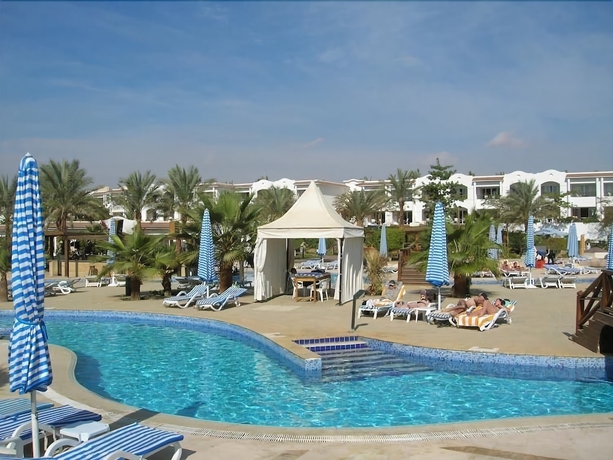 Imagen de la piscina del Hotel Holiday Service College and Diving. Foto 15