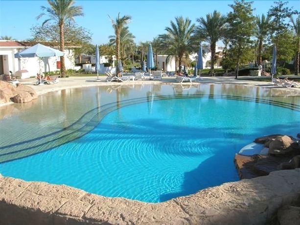 Imagen de la piscina del Hotel Holiday Service College and Diving. Foto 18